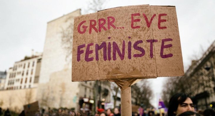 Retraites : le « pink bloc » veut réconcilier luttes LGBTQI+ et luttes  sociales